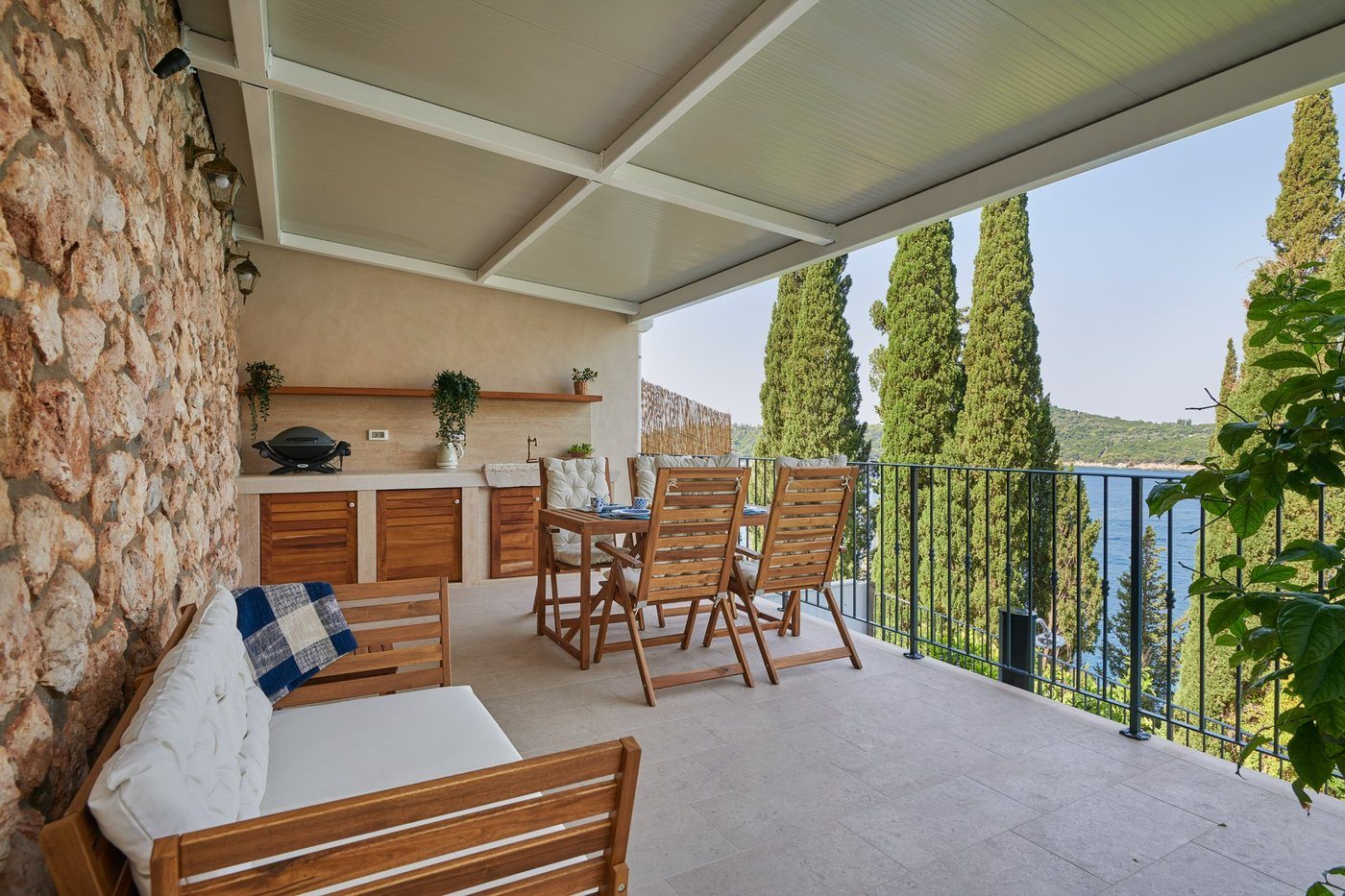 Covered terrace with summer kitchen