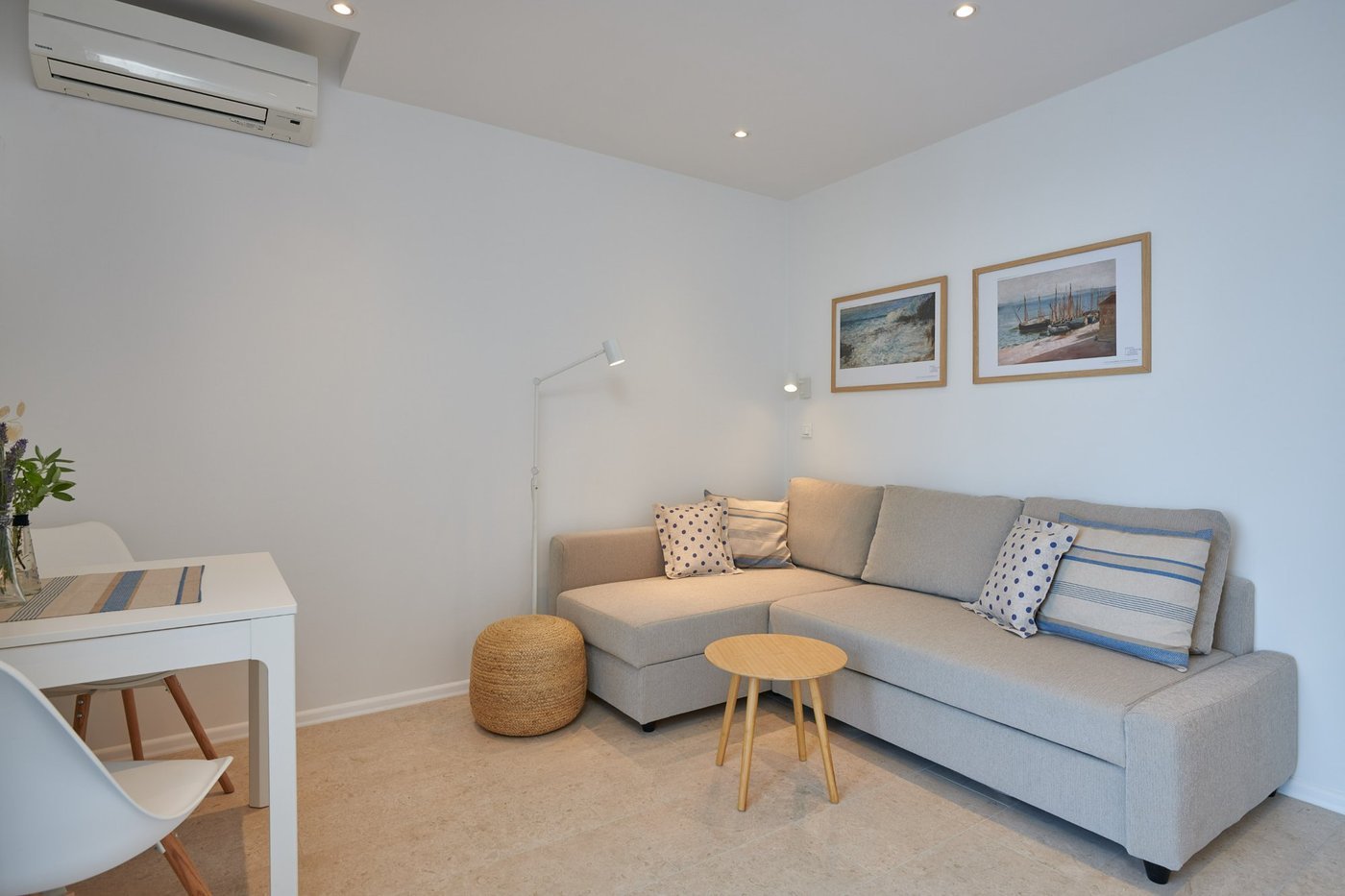 Fully equipped kitchen with terrace access
